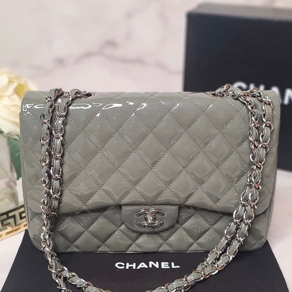 AUTHENTIC CHANEL Jumbo Classic Flap Bag
